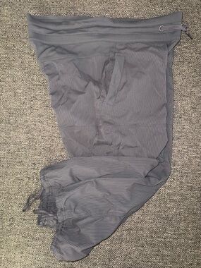 Preowned Lululemon Dance Studio Crop Capri Pants Size 6 Drawstring Gray